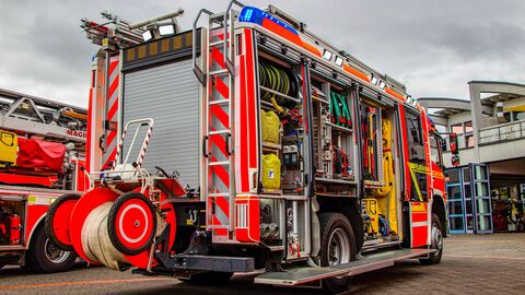Feuerwehrauto Feuerwehrauto mit Innenausstattung